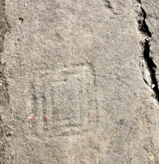 Petroglyphe verschachtelte Vierecke